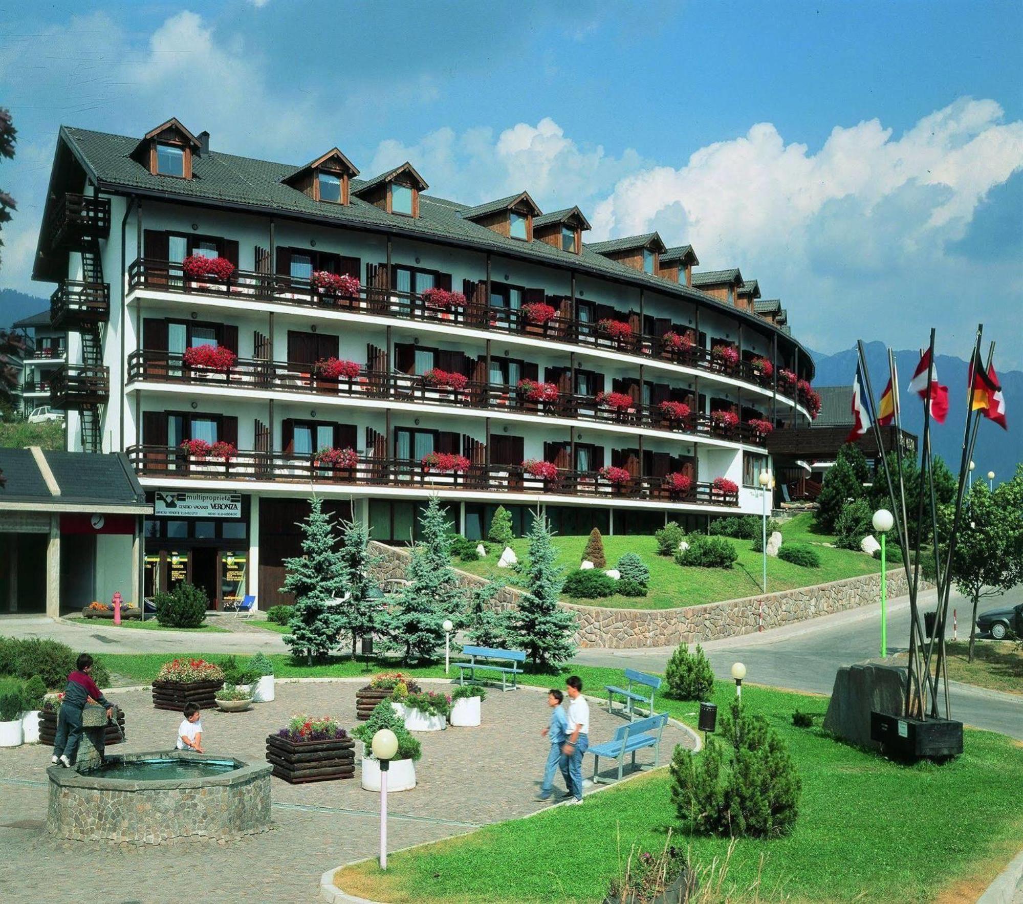 カヴァレーゼLa Tana - Agenzia Dolomiti Affittiアパートメント エクステリア 写真
